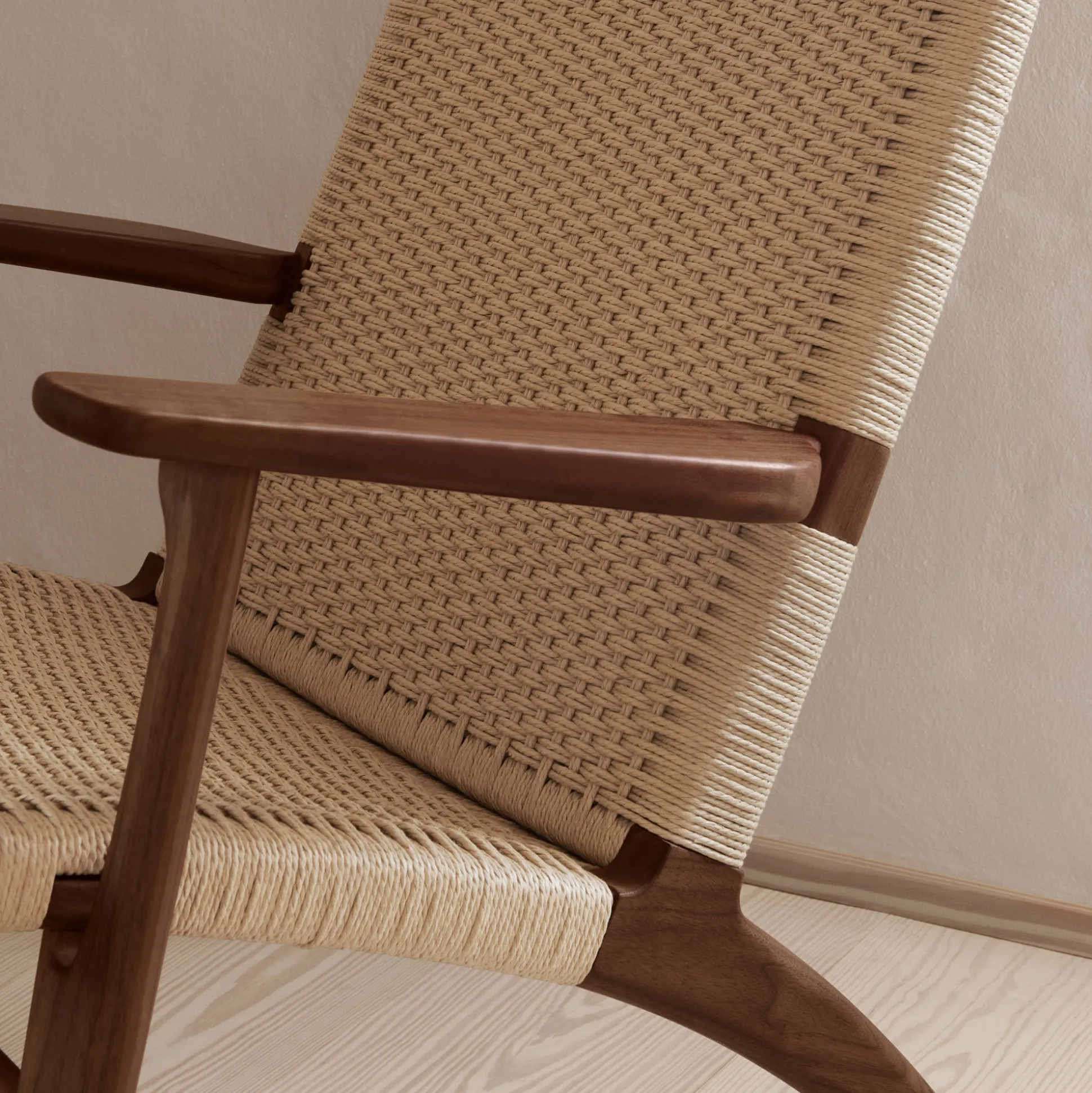 CH25 Lounge Chair