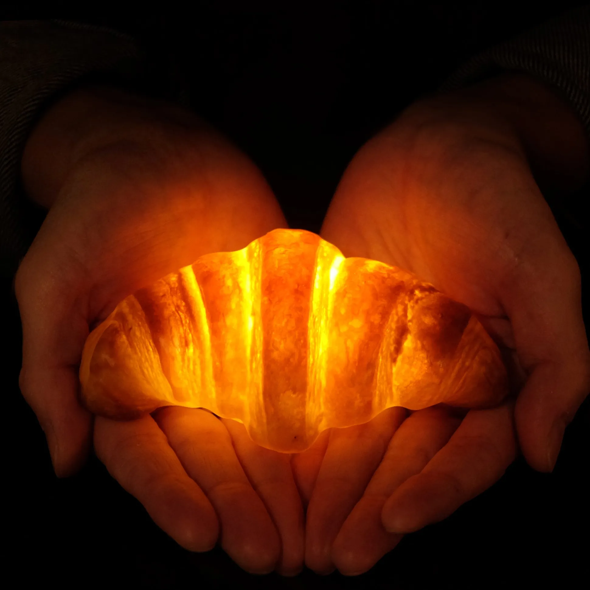 Croissant Portable Lamp