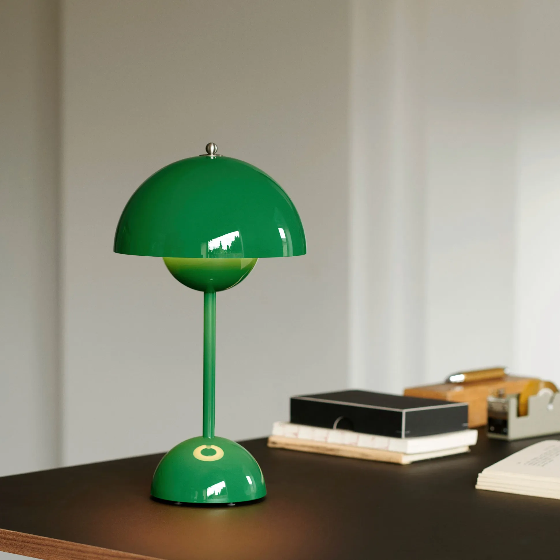 Flowerpot VP9 LED Portable Lamp