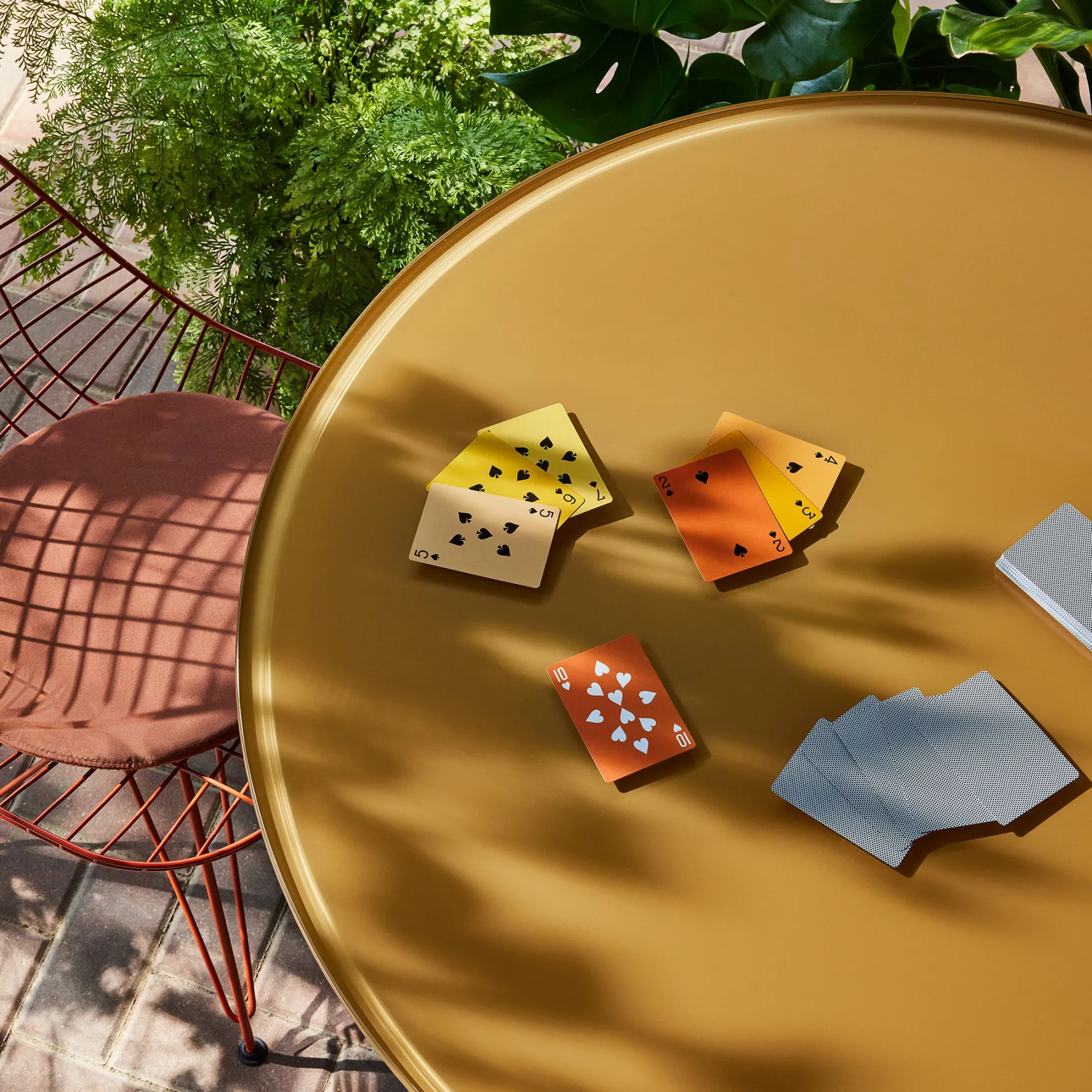 Herman Miller x HAY Eames Universal Base Round Table