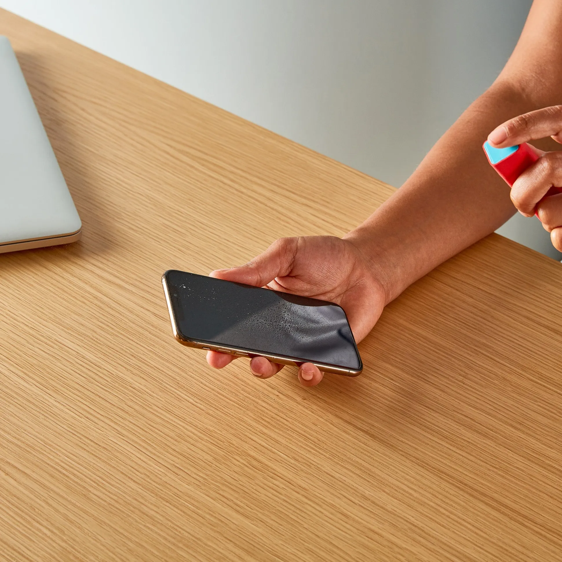 MoMA Touchscreen Mist Cleaner