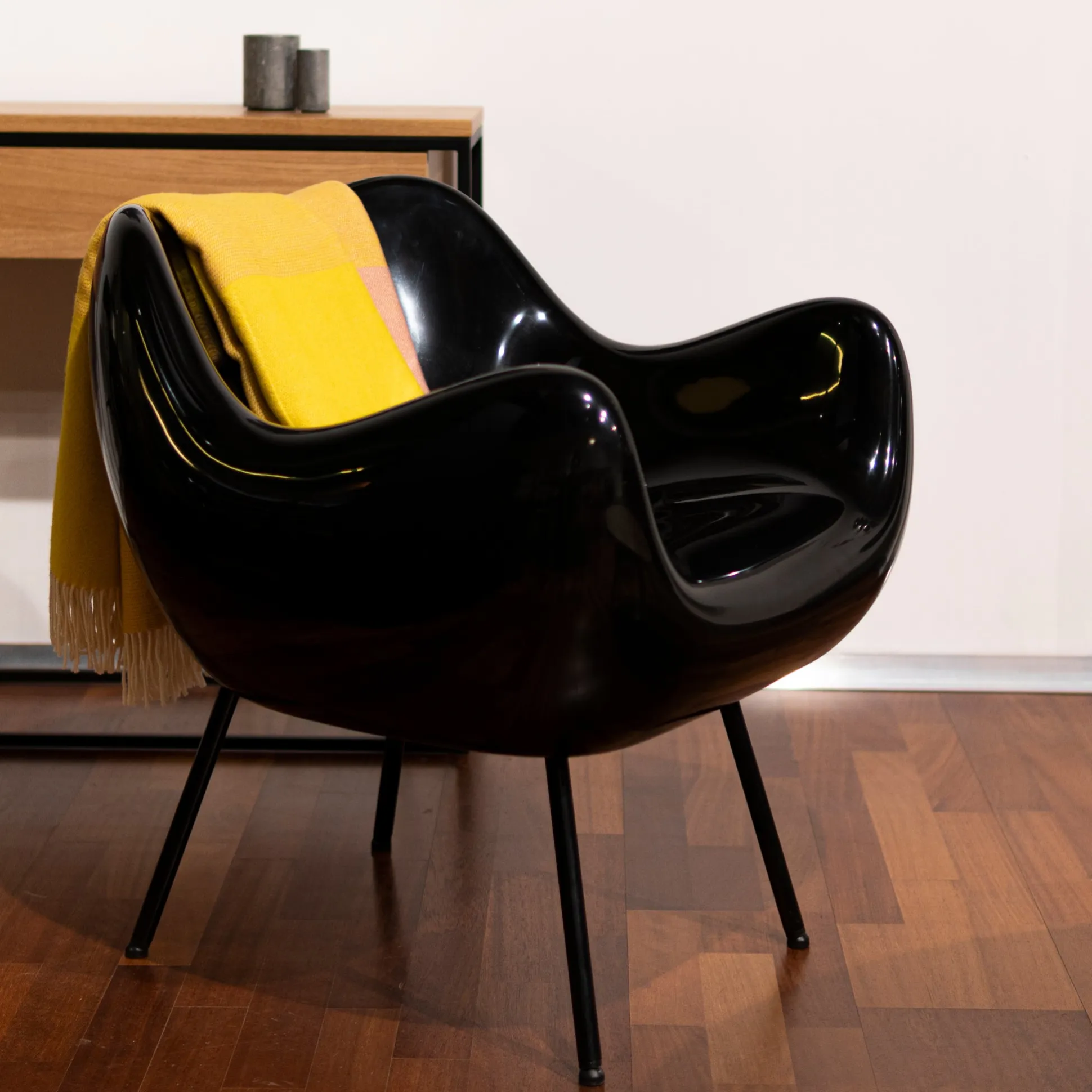 RM58 Classic Chair