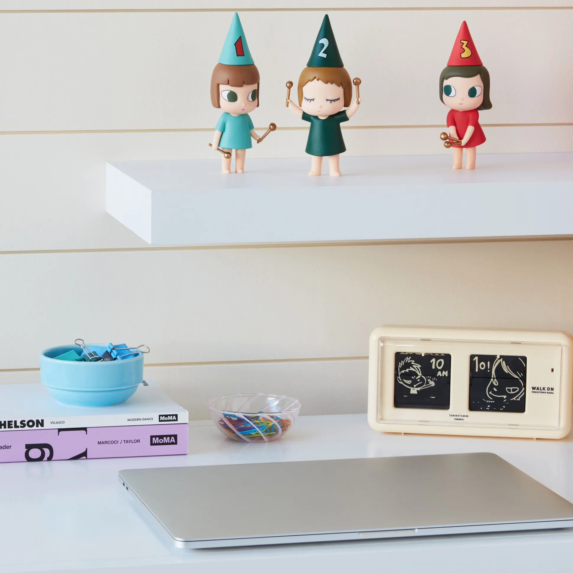 Yoshitomo Nara Walk On Flip Clock