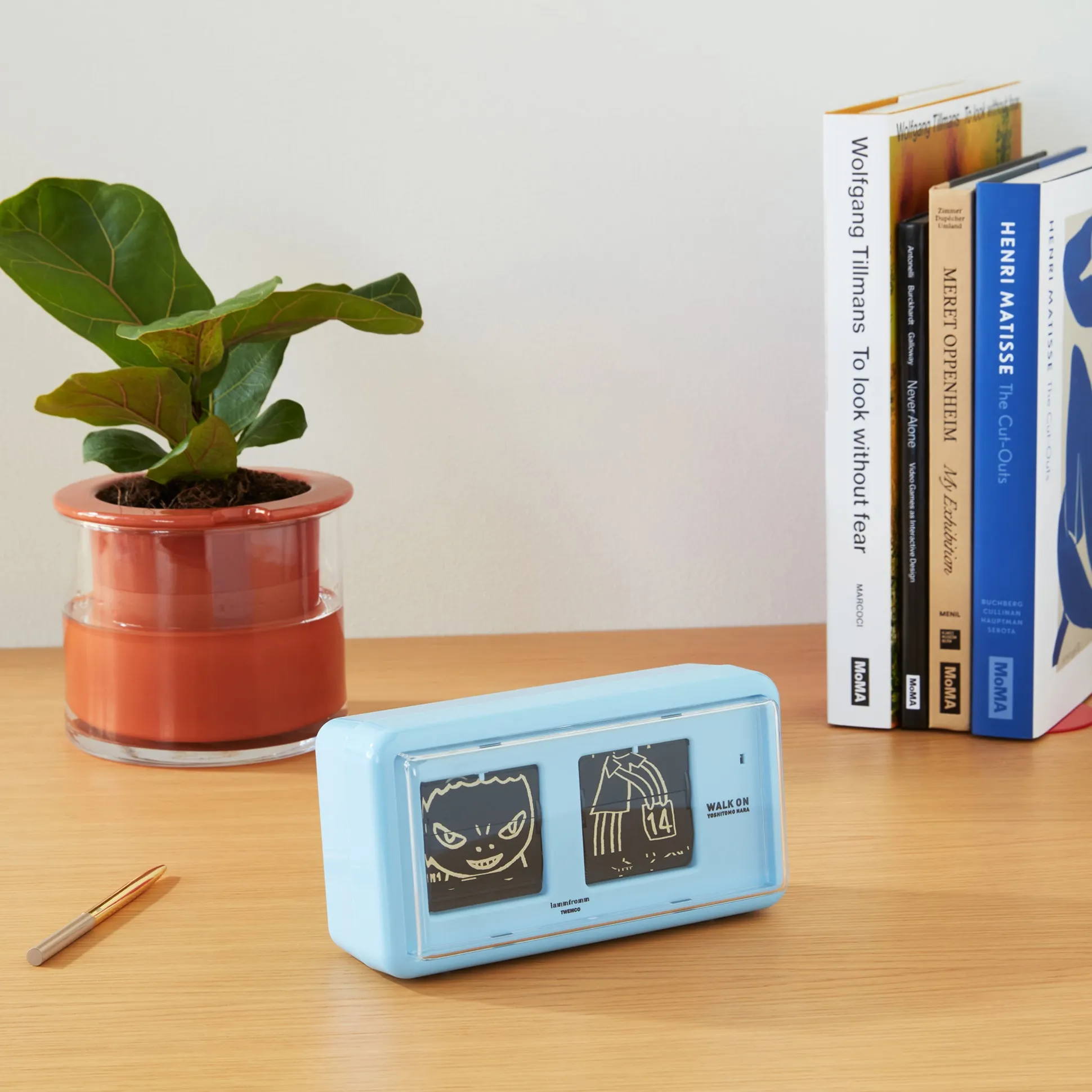 Yoshitomo Nara Walk On Flip Clock